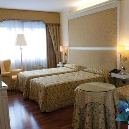 Hotel La Bussola 노바라 외부 사진