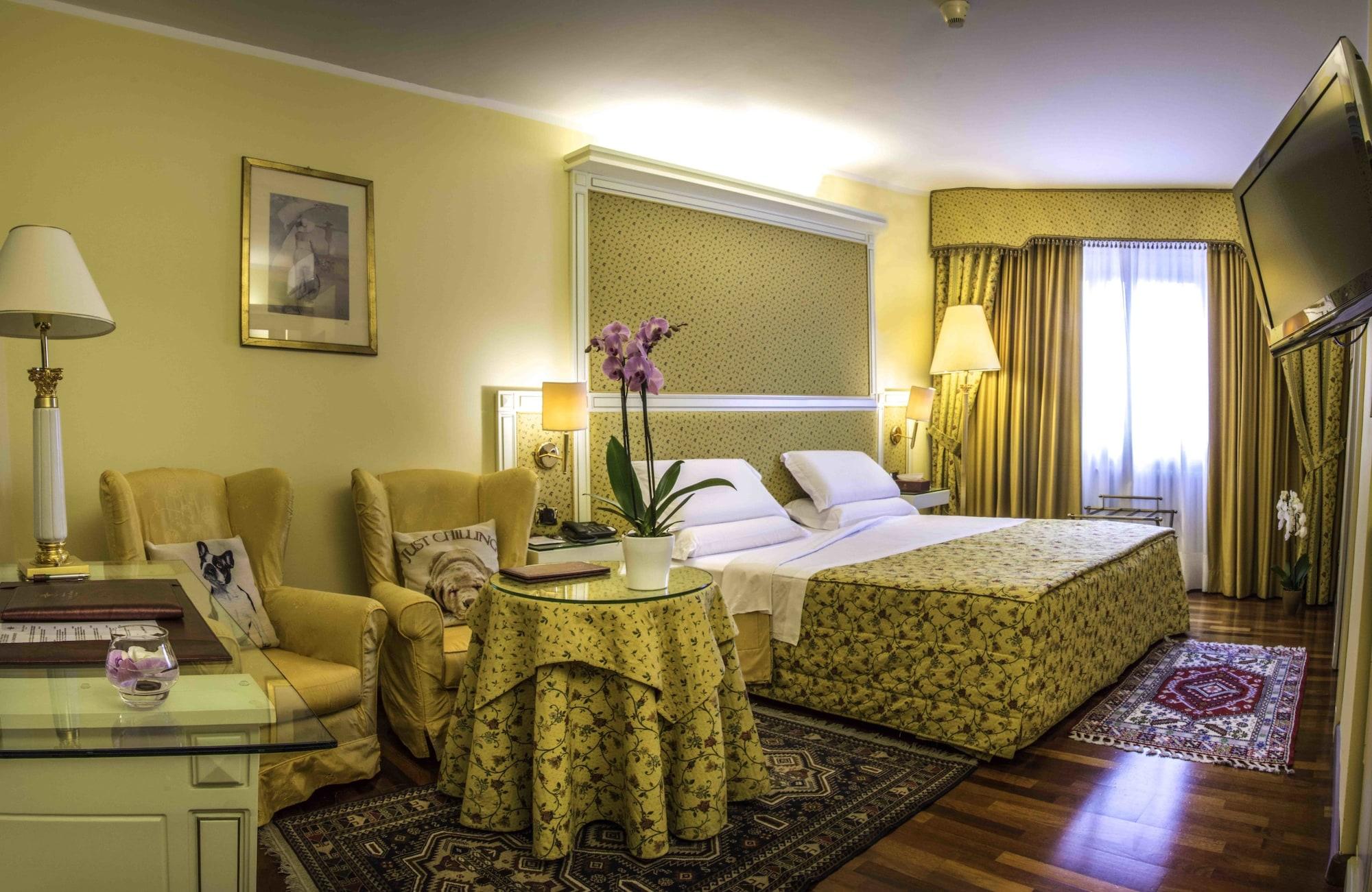 Hotel La Bussola 노바라 외부 사진