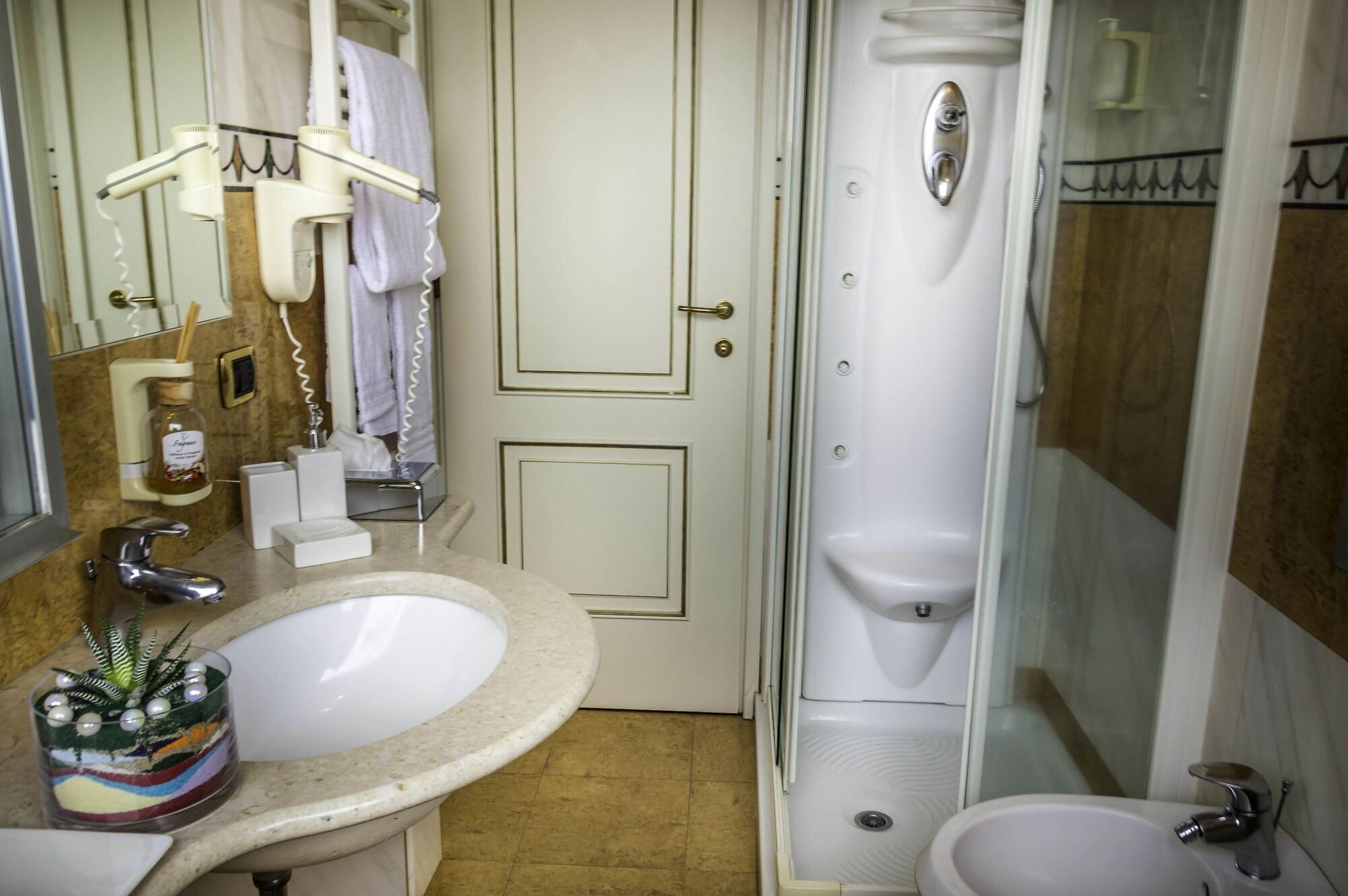 Hotel La Bussola 노바라 외부 사진