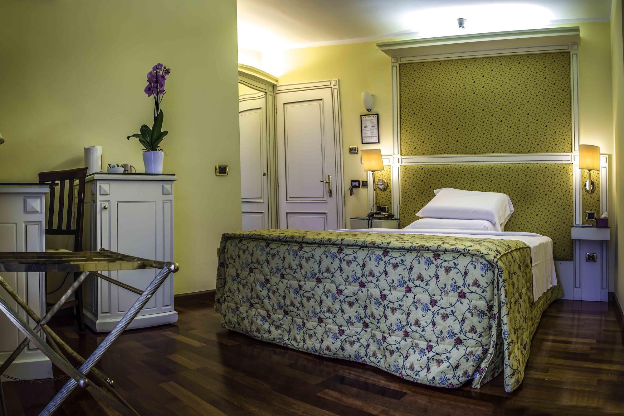 Hotel La Bussola 노바라 외부 사진