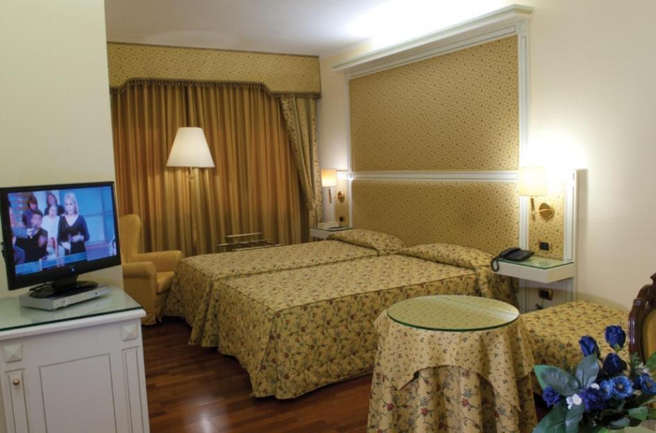Hotel La Bussola 노바라 외부 사진
