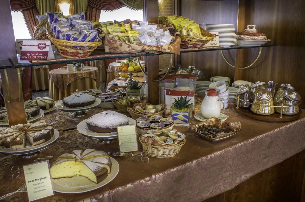 Hotel La Bussola 노바라 외부 사진