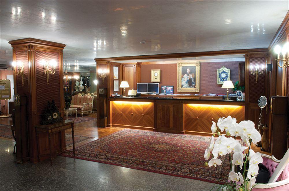 Hotel La Bussola 노바라 외부 사진