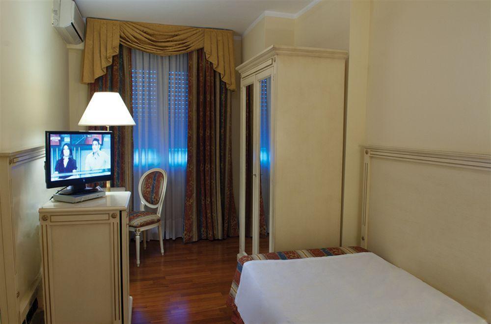 Hotel La Bussola 노바라 외부 사진