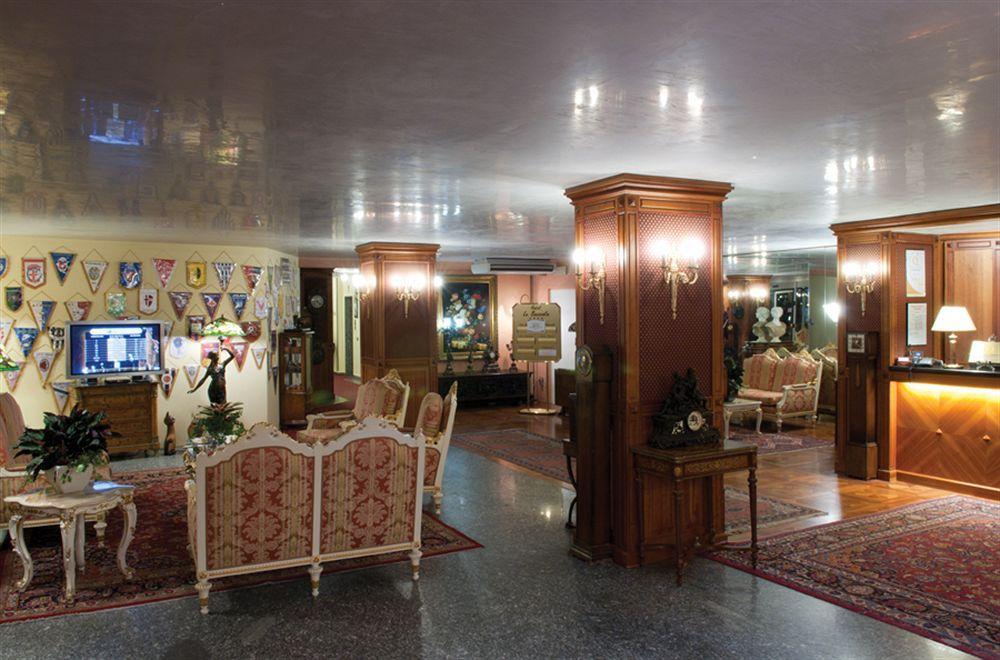 Hotel La Bussola 노바라 외부 사진