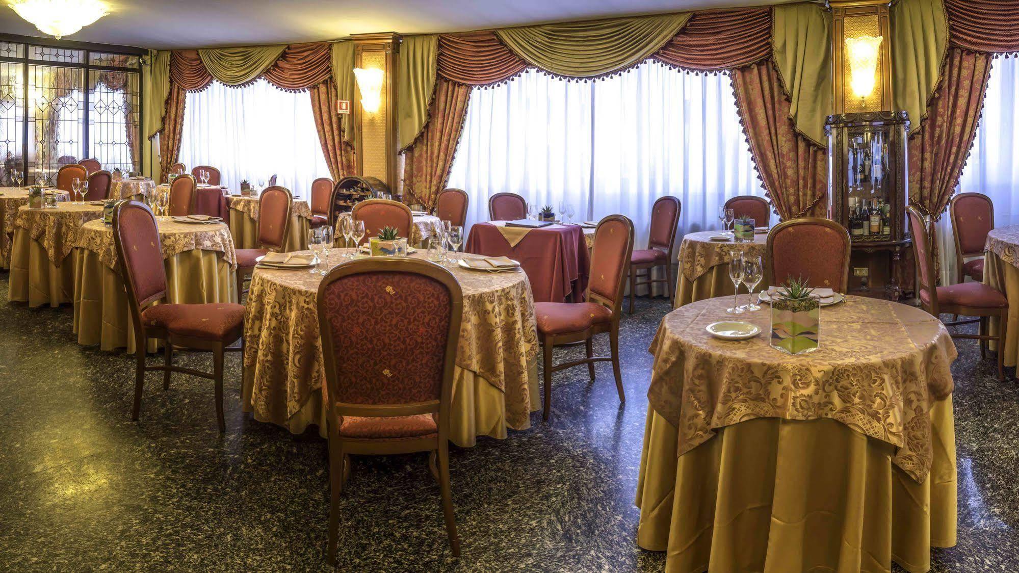 Hotel La Bussola 노바라 외부 사진
